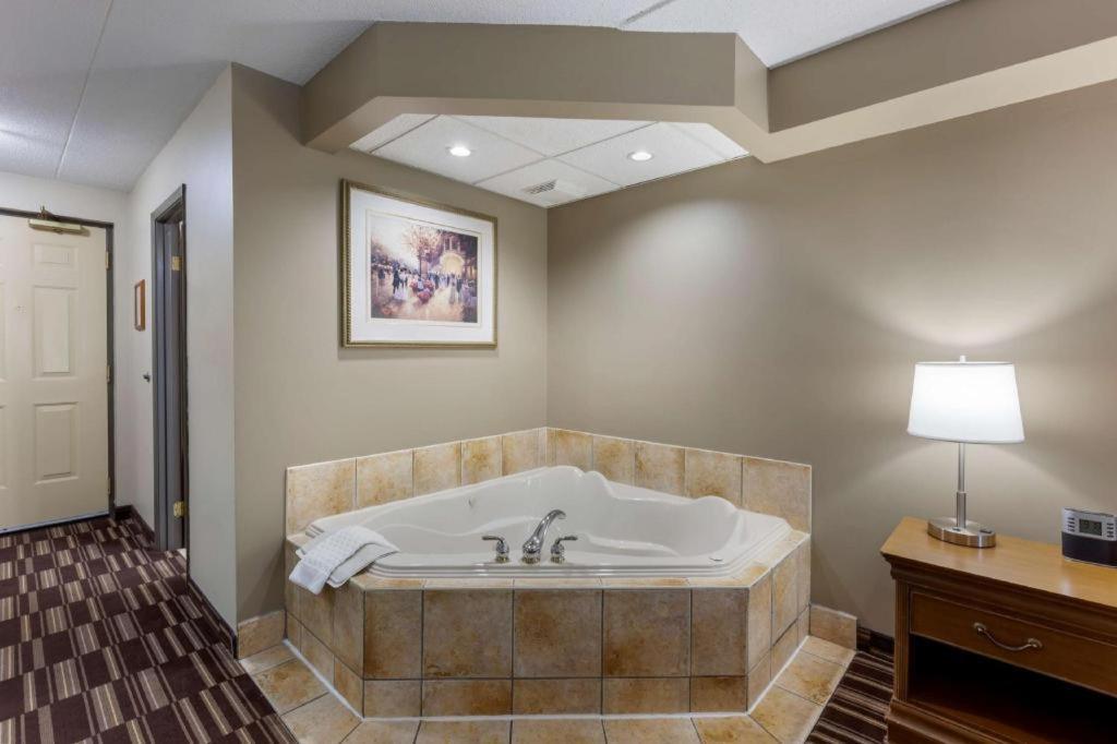 Best Western Plus Orillia Hotel Ngoại thất bức ảnh