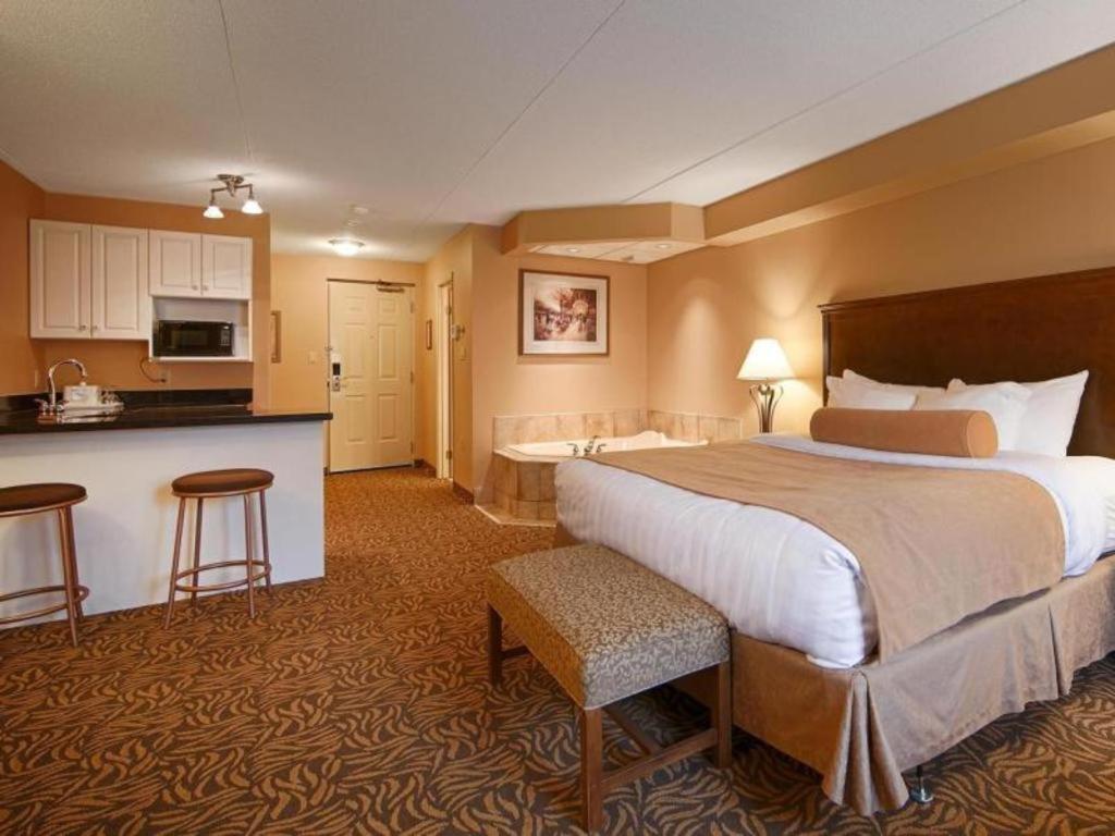 Best Western Plus Orillia Hotel Ngoại thất bức ảnh