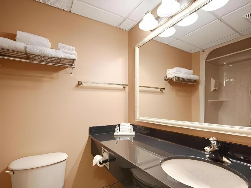 Best Western Plus Orillia Hotel Ngoại thất bức ảnh