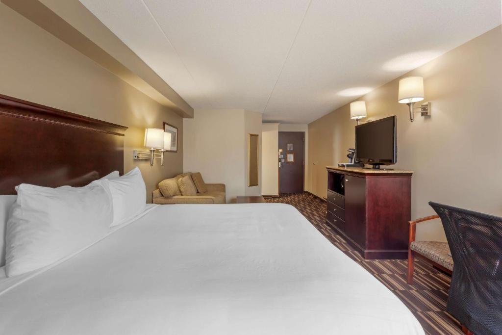 Best Western Plus Orillia Hotel Ngoại thất bức ảnh